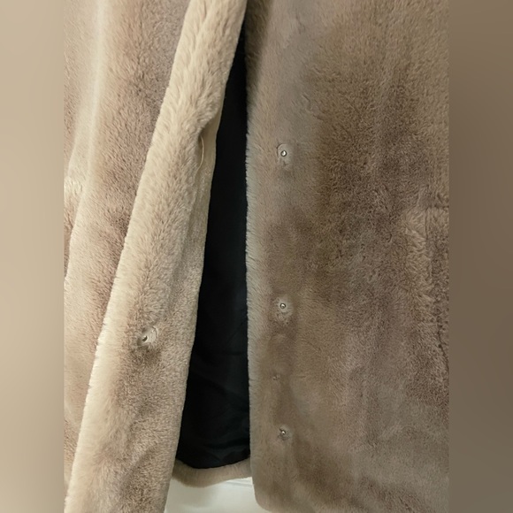 Zara cream fur coat - Picture 2 of 4